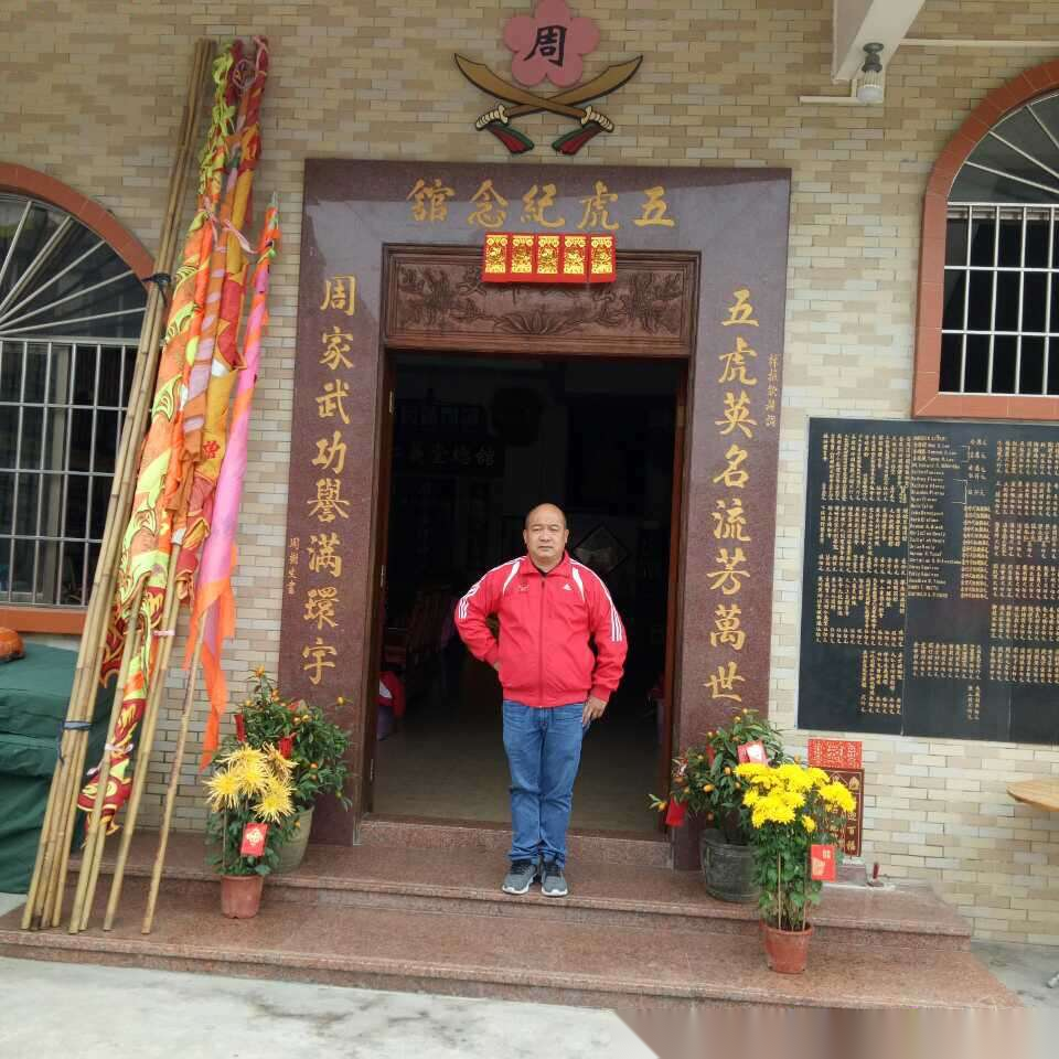麻园兄弟姐妹到五虎纪念馆合影（文化辑录）.png