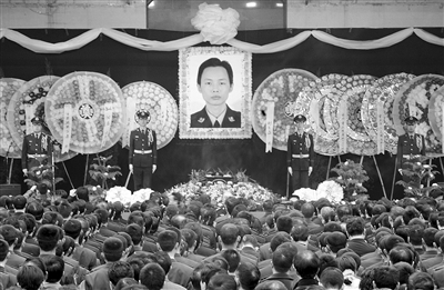 周鑫：用生命守护群众安宁（文化辑录）.jpg