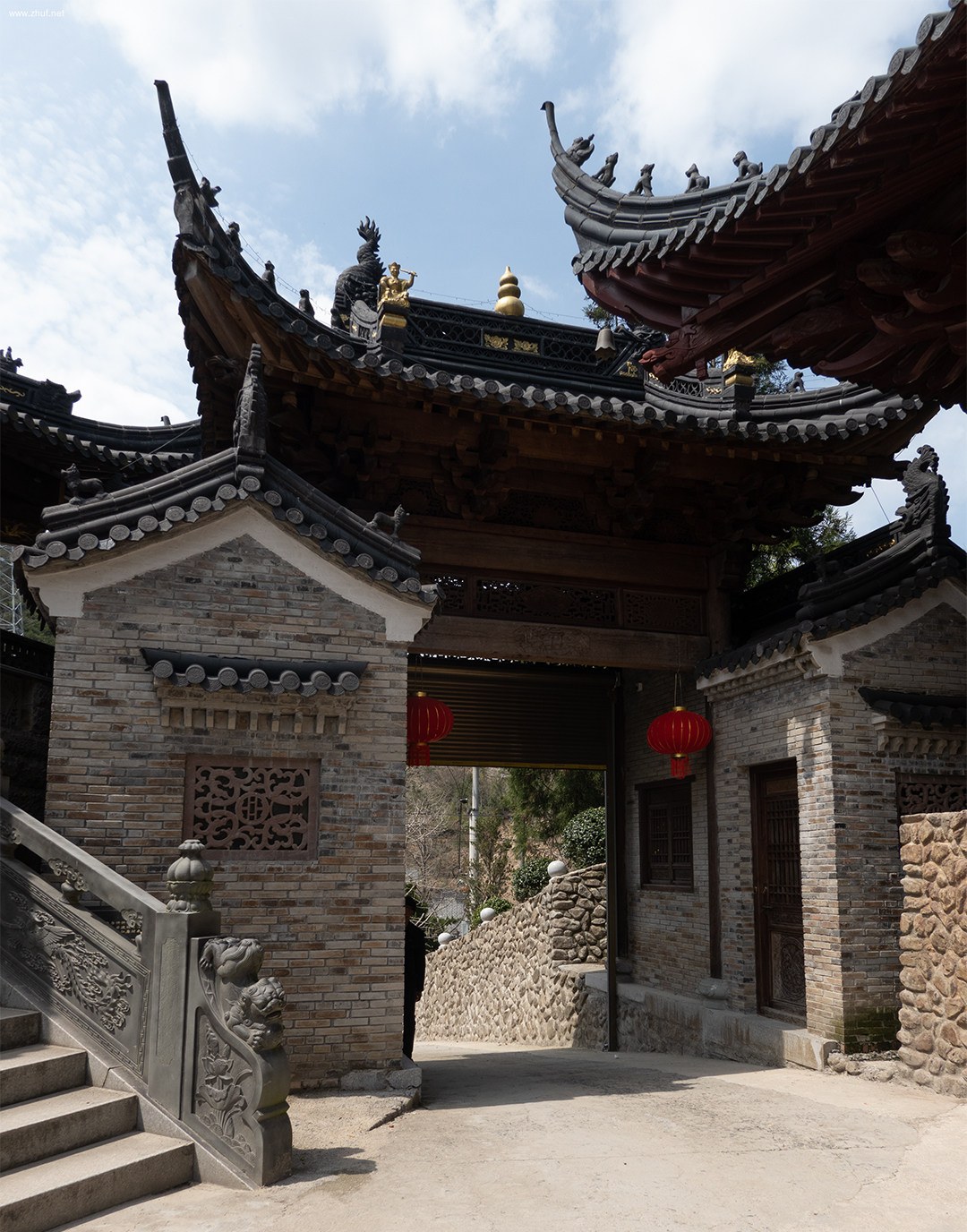 zhuf_5f06acd412526d156b8740ab.jpg
