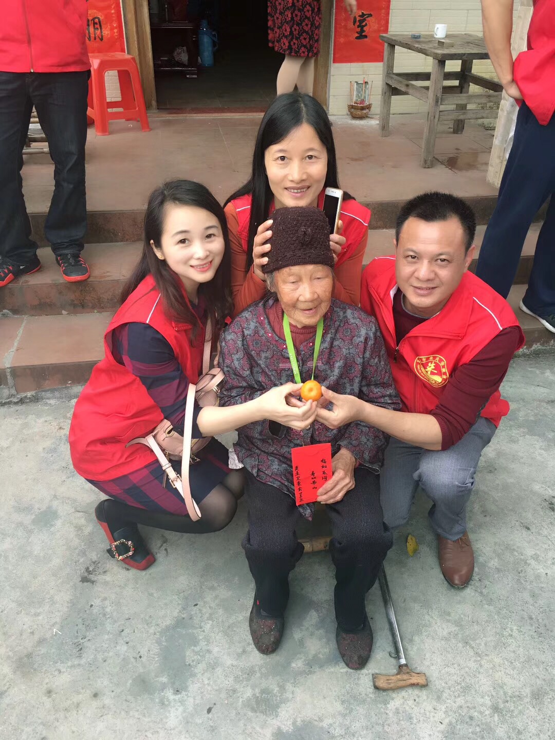 广东英德朱氏宗亲联谊会敬老活动（宗亲纪事）.jpg