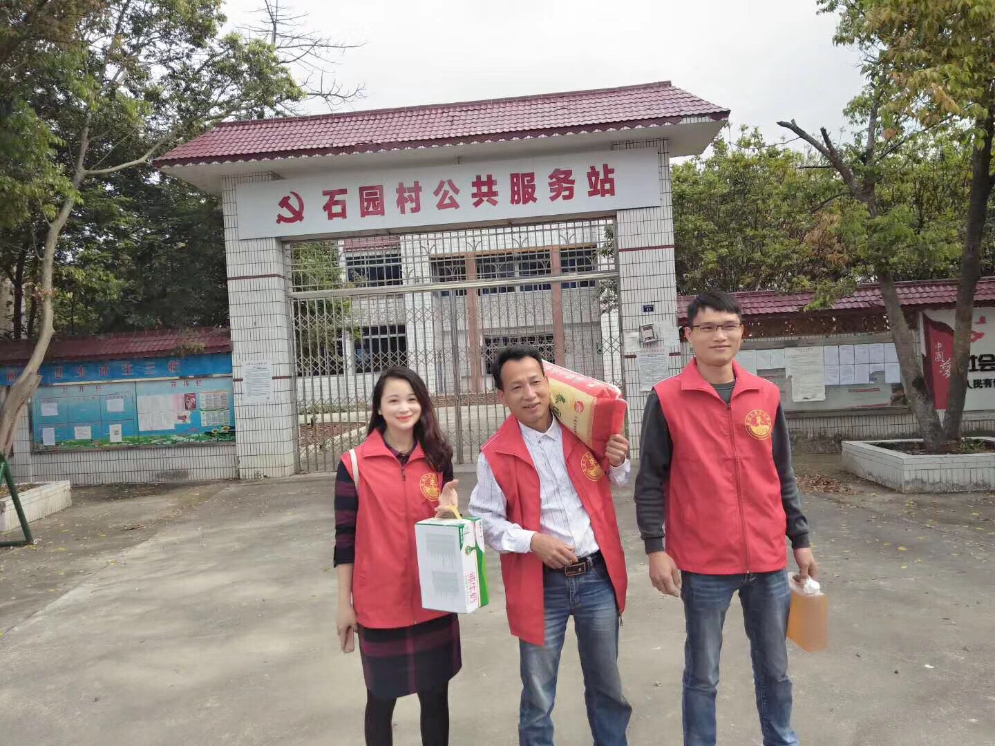 广东英德朱氏宗亲联谊会敬老活动（宗亲纪事）.jpg