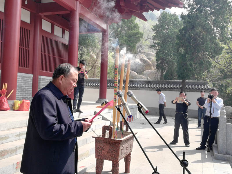 全国朱氏族人代表在世界朱氏族人发祥地邹城峄山举办祭祀活动 ...（祭祖纪事）.jpg