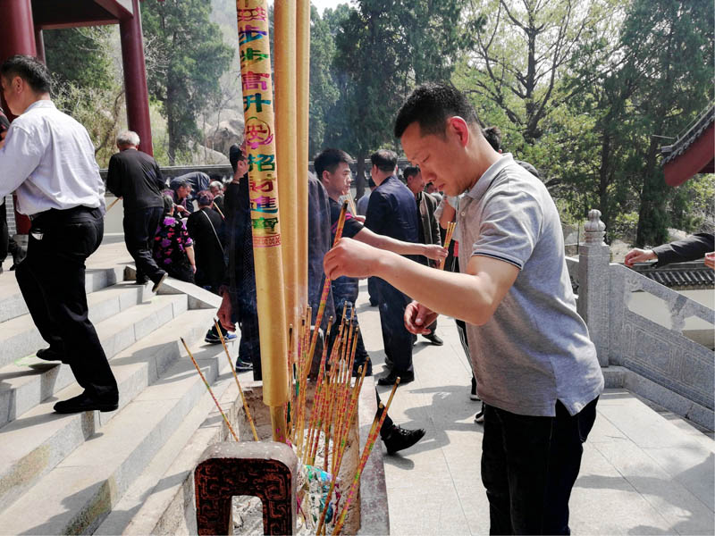 全国朱氏族人代表在世界朱氏族人发祥地邹城峄山举办祭祀活动 ...（祭祖纪事）.jpg