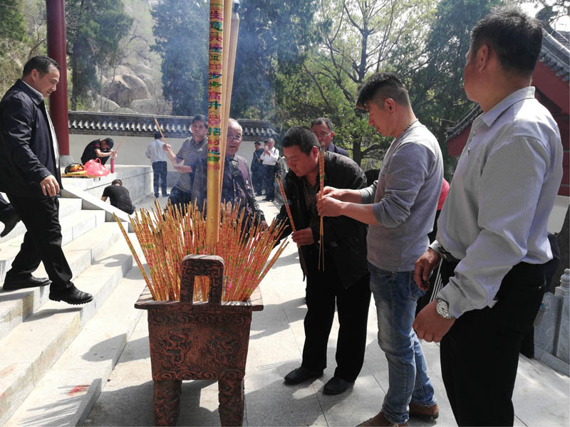 全国朱氏族人代表在世界朱氏族人发祥地邹城峄山举办祭祀活动 ...（祭祖纪事）.jpg