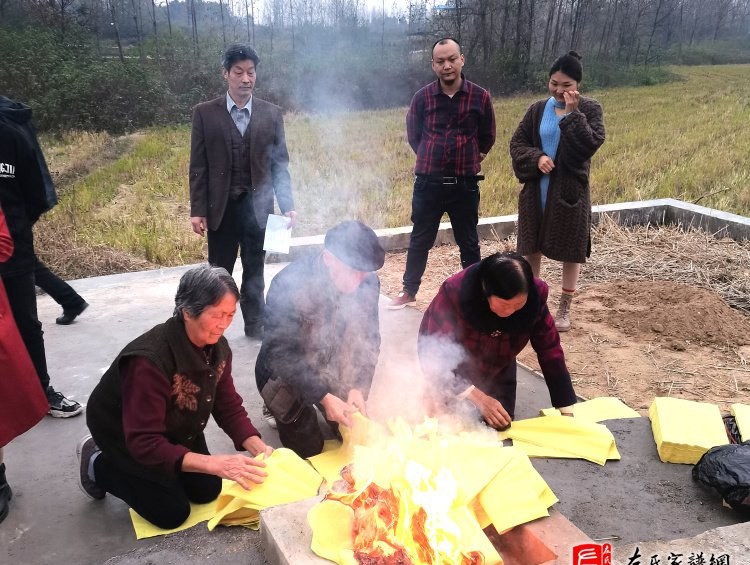 zuo_7acb1dcbbc05bbfb21328f.jpg