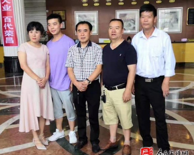 zuo_ae11e53ac68a09500eab5d.jpg