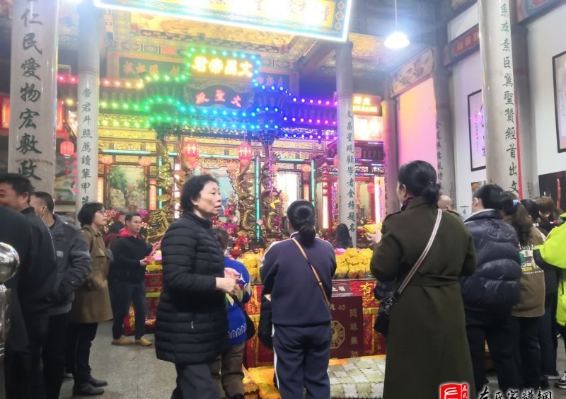 zuo_c3e92fee6ae0470a8d4d2f.jpg