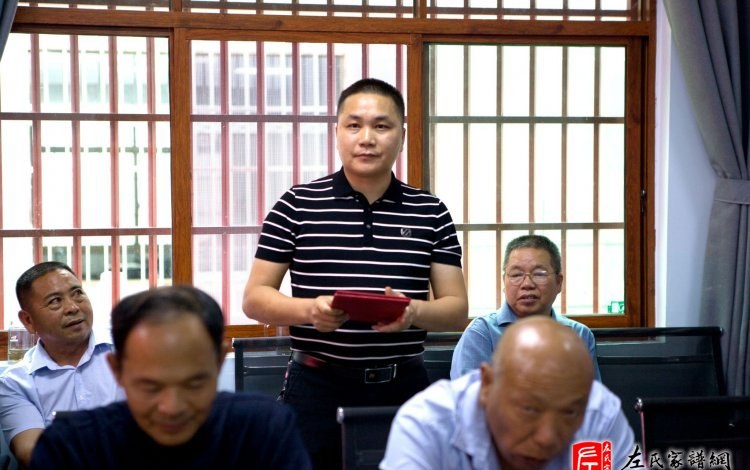 zuo_cbdc43e0137188336f8005.jpg