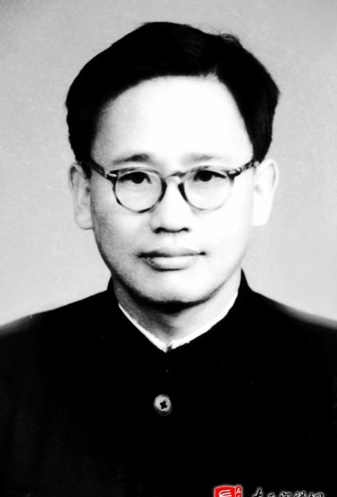 zuo_d67322e4b2f7279f6d5073.jpg