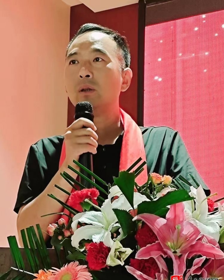 zuo_f58712854c934fe7f1b28d.jpg